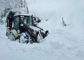 Rize’de 31 köy yolunun ulaşımına kar manisi
