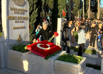 Şair Mehmet Akif Ersoy mezarı başında anıldı