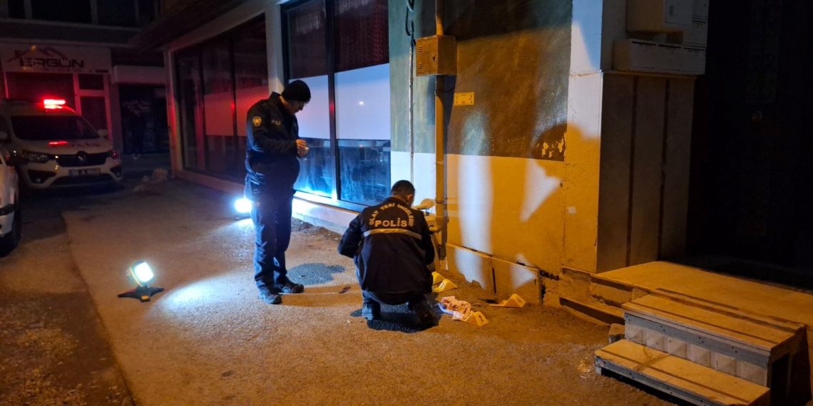 Samsun’da bıçaklı arbede: Baba yaralandı ve oğlu öldü