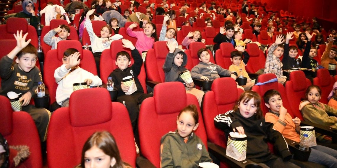 Samsun’da bin öğrenci birinci sefer sinemada film izledi