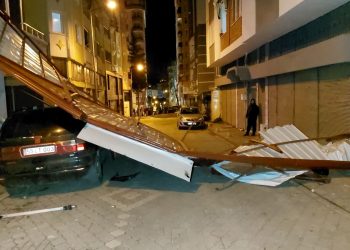 Samsun’da fırtına çatıları uçurdu