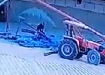 Şanlıurfa’da feci kaza: Devrilmesini engellemeye çalıştığı makinenin altında kalıp öldü