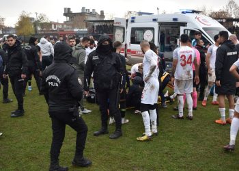 Şanlıurfa’da maç esnasında lisanı boğazına kaçan futbolcu hastaneye kaldırıldı