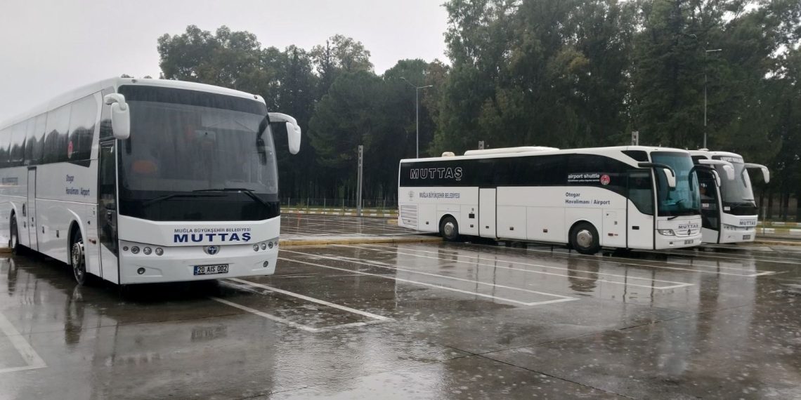 Seyir halindeyken mesajlaşan otobüs sürücüsü vazifeden uzaklaştırıldı