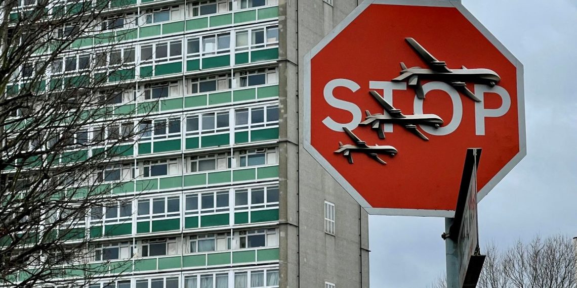 Sokak sanatkarı Banksy’nin 3 İHA çizdiği trafik levhasını çalan kişi yakalandı