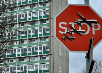 Sokak sanatkarı Banksy’nin 3 İHA çizdiği trafik levhasını çalan kişi yakalandı