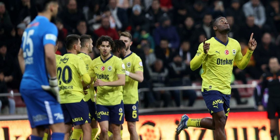 SON DAKİKA: Fenerbahçe, Kayseri’de 3 puanı aldı, tepedeki yerini korudu