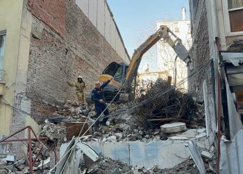 SON DAKİKA HABERİ: Kadıköy’de bina çöktü