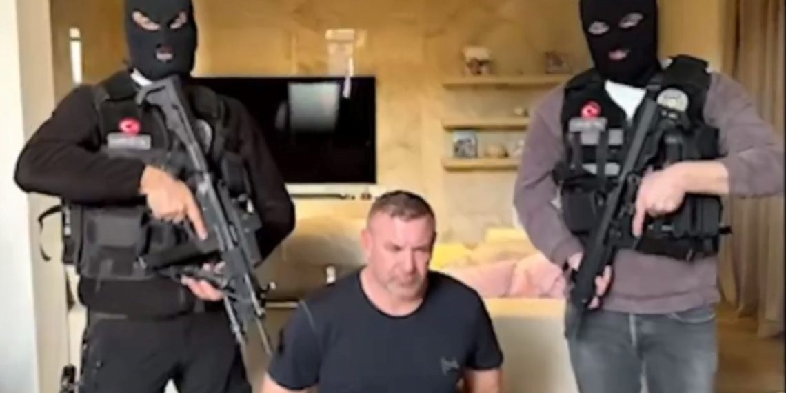 SON DAKİKA HABERİ: Kırmızı bültenle aranan organize kabahat örgütü önderi Eric Schroeder İstanbul’da yakalandı