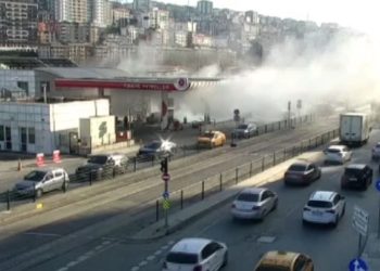 SON DAKİKA HABERİ: Eyüpsultan’da akaryakıt istasyonuna araç girdi