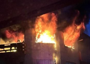 Suriyeli ailenin oturduğu daire yangında küle döndü