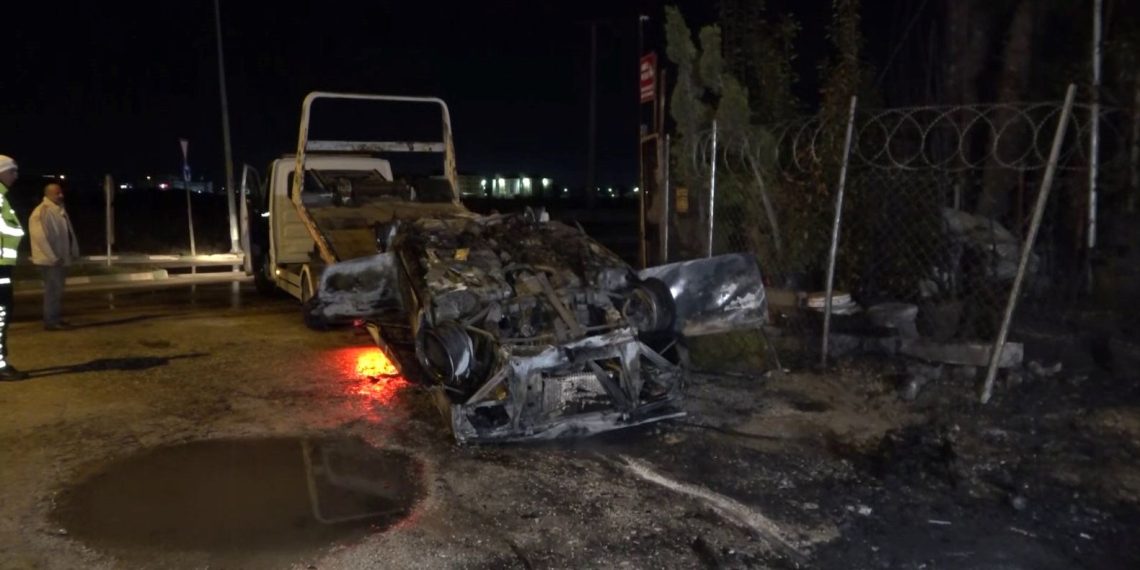 Takla atıp alev topuna dönen araçtan sağ çıktı, olay yerinden kaçtı