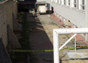Tamir için okul çatısına çıkan personel, 10 metreden düşüp öldü
