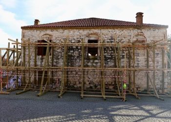 Tarihi bina onarıma girdi