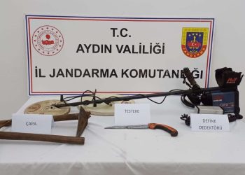 Tarihi eser ararken suçüstü yakalandı