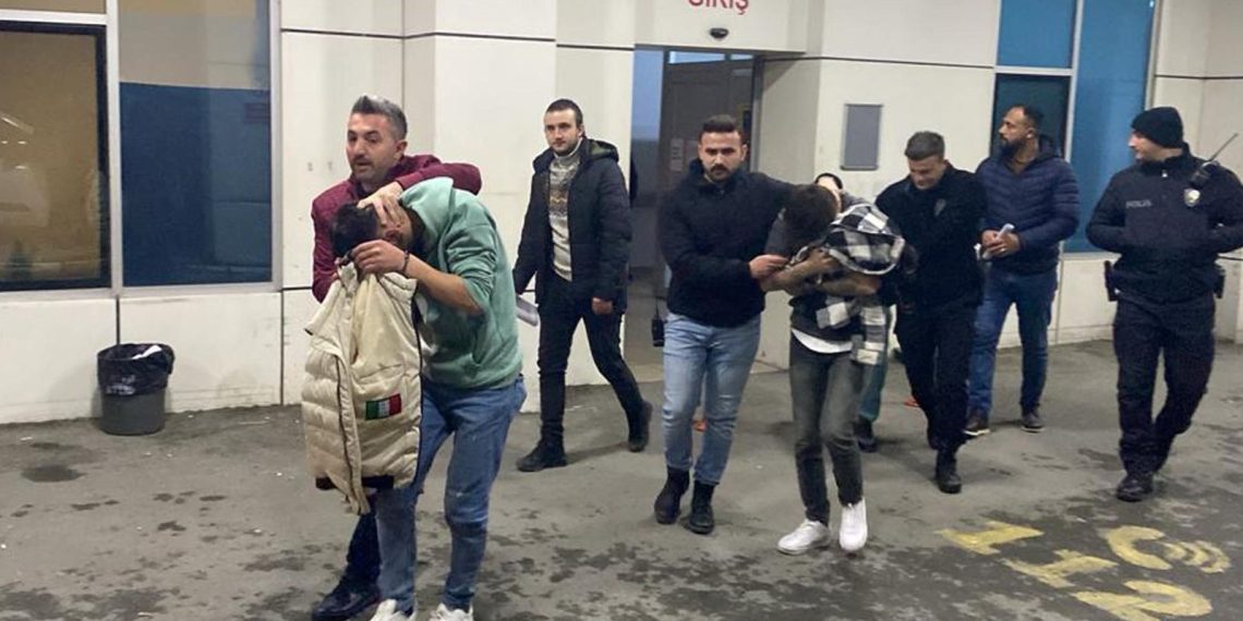 Tehditle 70 bin liralık kredi çektirdiler