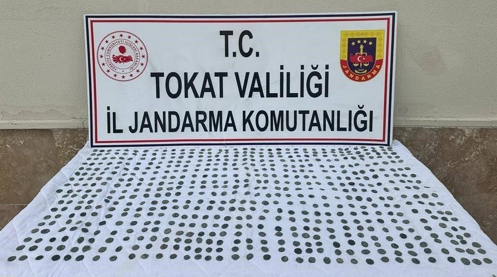 Tokat’ta Selçuklu devrine ilişkin 620 adet sikke ele geçirildi