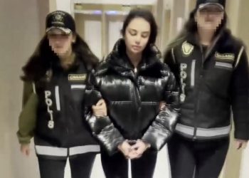 Toplumsal medya fenomeni Ece Ronay’ın telefonu inceleniyor