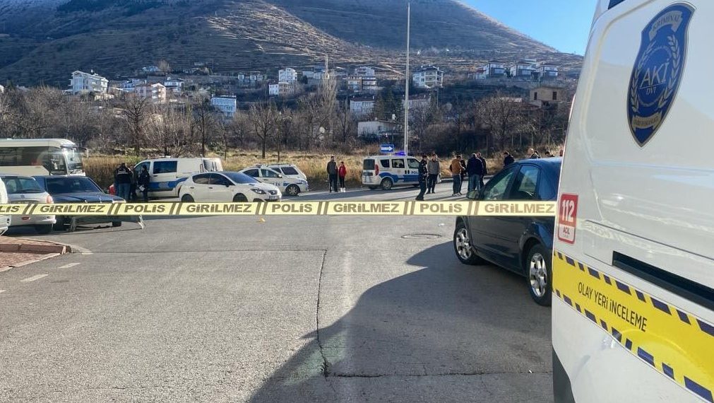 Trafikte karşılaştığı husumetlisini silahla vurdu