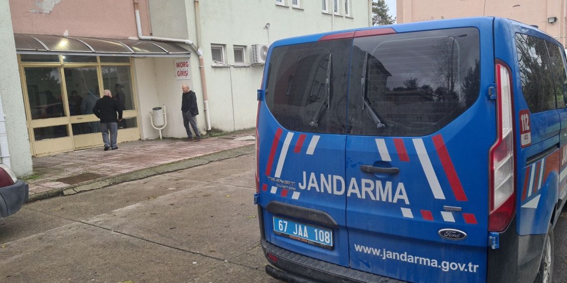 Üç gündür haber alınamayan yaşlı adam meskeninde yanmış halde meyyit bulundu