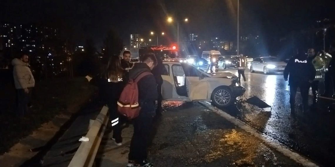Ümraniye’de yanlışlı şerit değiştirme kazaya neden oldu: 2 yaralı