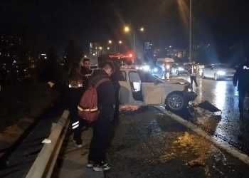 Ümraniye’de yanlışlı şerit değiştirme kazaya neden oldu: 2 yaralı