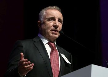 Ünal Aysal’dan Üstün Kupa reaksiyonu: “Başkan olsam grubu alana çıkarmam”