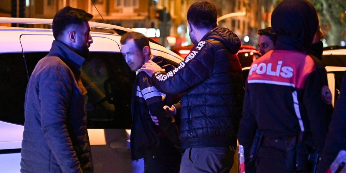 Uygulamadan kaçan alkollü şoför polis aracına çarpınca yakalandı