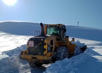 Van’da yolu kapalı 451 yerleşim yerinden 360’ı açıldı