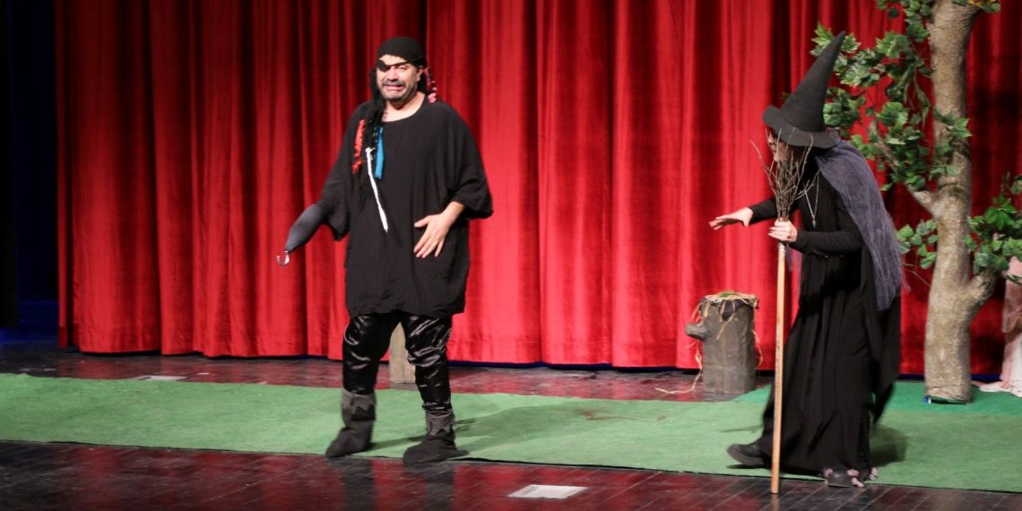 Van Erciş’te “Peter Pan Kara Korsana Karşı” oyunu sahnelendi