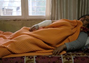 Yasaklı ırk köpeğin saldırısına uğradı: 37 dikiş atıldı