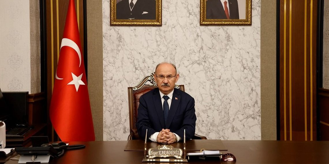 Yaşar Karadeniz kimdir? Sakarya Valisi Yaşar Karadeniz kaç yaşında, hangi vazifelerde bulundu?