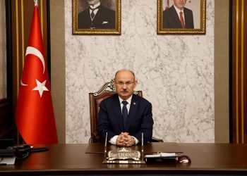 Yaşar Karadeniz kimdir? Sakarya Valisi Yaşar Karadeniz kaç yaşında, hangi vazifelerde bulundu?