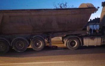 Yaya gecidinden geçmek isteyen bayanın acı sonu