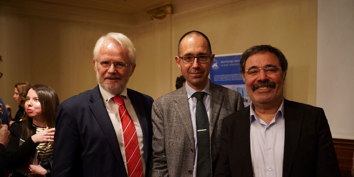 Yazar Ahmet Ümit, Alman Arkeoloji Enstitüsünden üye beratı aldı