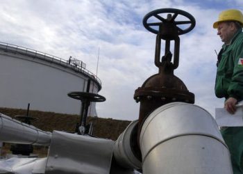 Rusya, benzin ihracatını bugünden itibaren 6 ay yasakladı