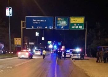 Yolun karşısına geçerken motosikletin çarptığı bayan öldü