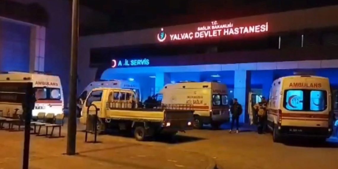 Yurtta kalan 130 öğrenci yemekten zehirlendi