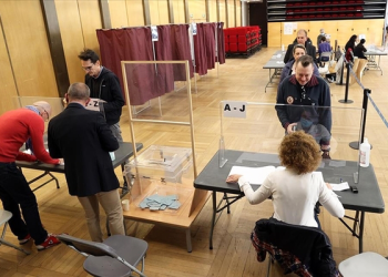 Fransa’da seçmenler sandık başında