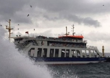 Deniz ulaşımına ‘olumsuz hava’ engeli: Art arda sefer iptali!