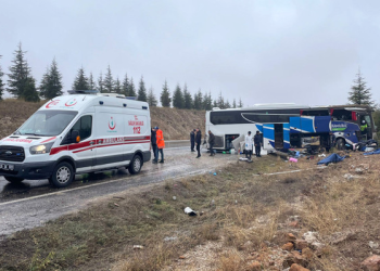 Eskişehir’de yolcu otobüsü devrildi: Ölü ve yaralılar var