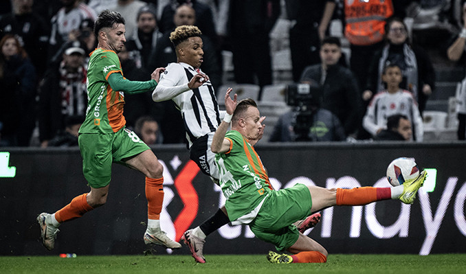 Beşiktaş taraftarından Hasan Arat ve Masuaku’ya büyük tepki