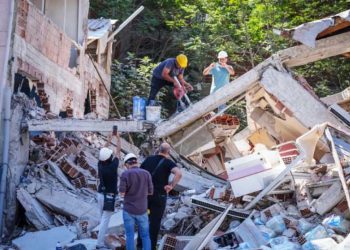 Balıkesir’de yıkılan binanın müteahhidi gözaltına alındı
