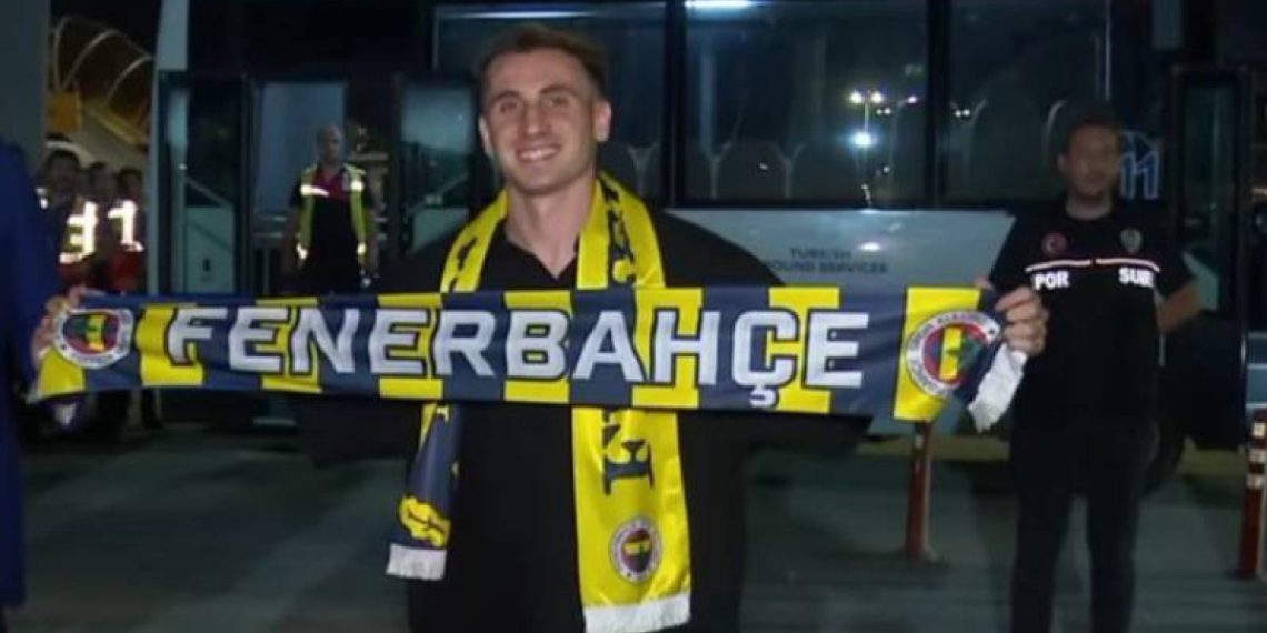 Kerem Aktürkoğlu İstanbul’da: Fenerbahçe atkısı ile ilk poz