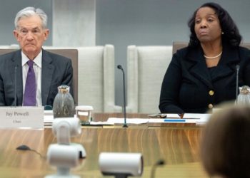 Trump’ın görevden aldığı Fed üyesi Cook dava açtı