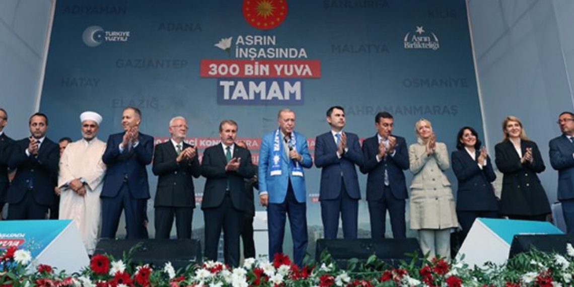 Erdoğan: Deprem bölgesindeki üç vatandaştan ikisi yeni yuvasına kavuştu