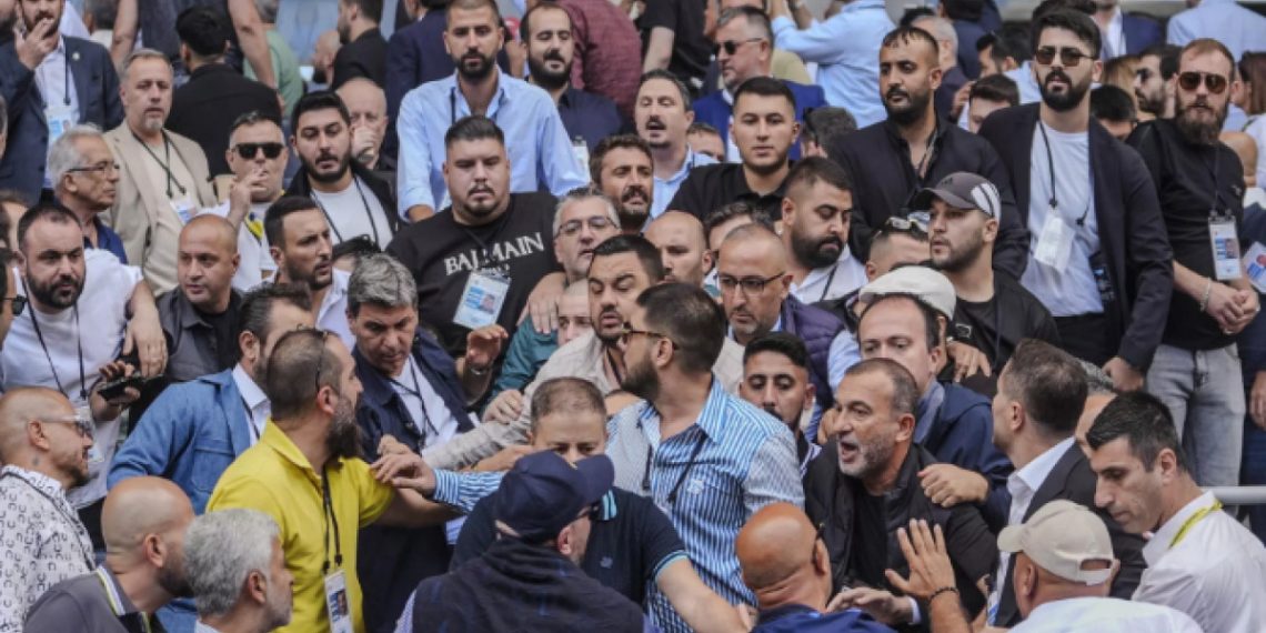 Fenerbahçe’de kongrede yetki krizi: Yönetimin isteği reddedildi