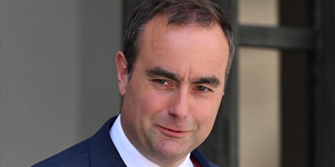 Fransa Başbakanı hakkında sahte üniversite diploması şikayeti