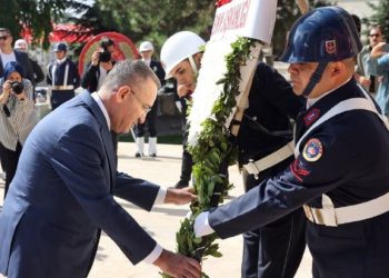Sivas Kongresi 106 yaşında: Atatürk Anıtı’na çelenk sunuldu