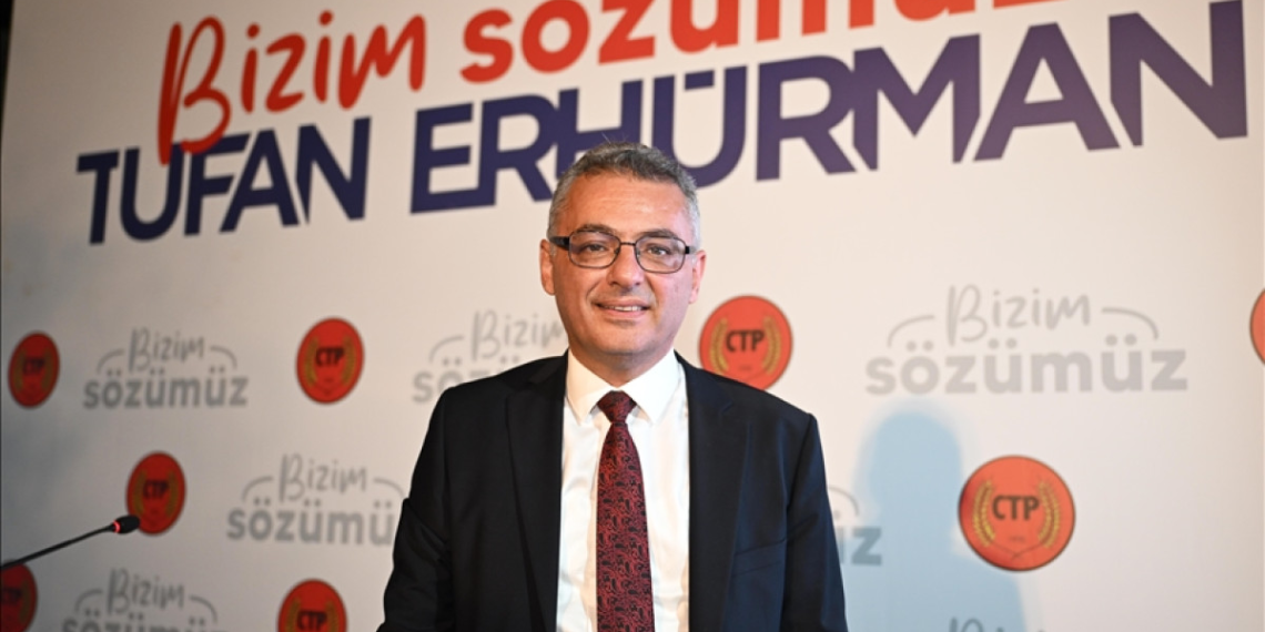 KKTC’nin yeni Cumhurbaşkanı Erhürman mazbatasını teslim aldı